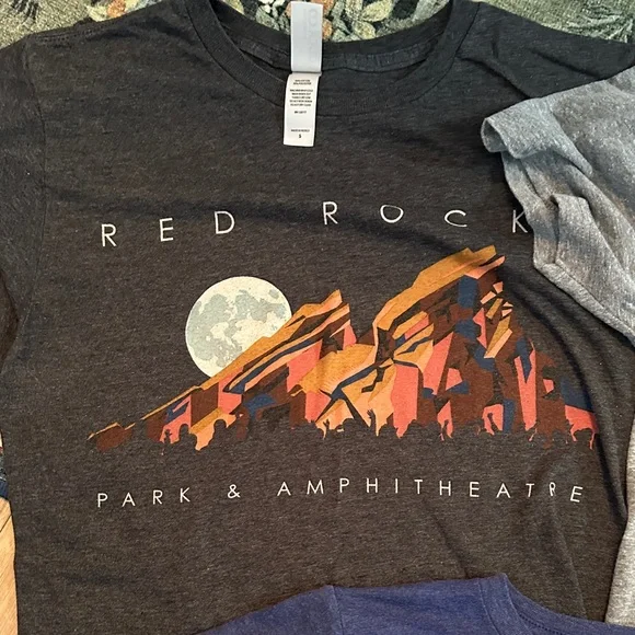 LAST CHANCE - GONE END OF MARCH Travel T-Shirt Bundle Size Small Assortment - Picture 2 of 7